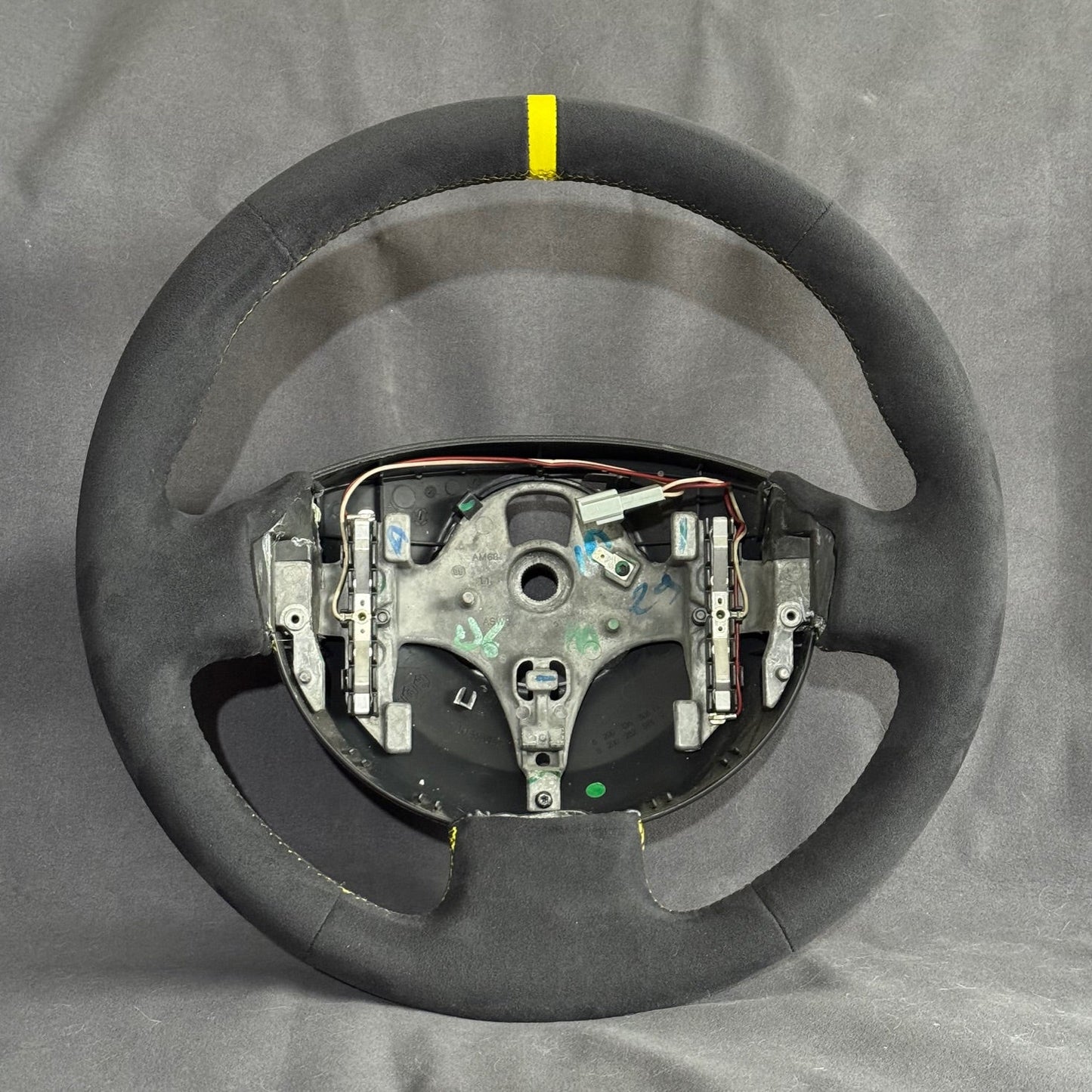 Volant alcantara Megane 2 RS - centreur & surpiqûres jaunes STL Performance