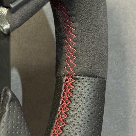 Volant cuir & alcantara Megane 3 RS - centreur & surpiqûres rouges STL Performance