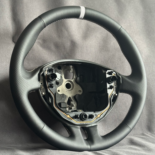Volant cuir Clio 3 RS - centreur et surpiqûres blanches STL Performance