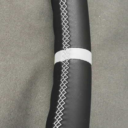 Volant cuir Clio 3 RS - centreur et surpiqûres blanches STL Performance