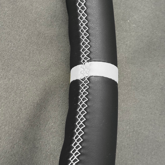 Volant cuir Clio 3 RS - centreur et surpiqûres blanches STL Performance