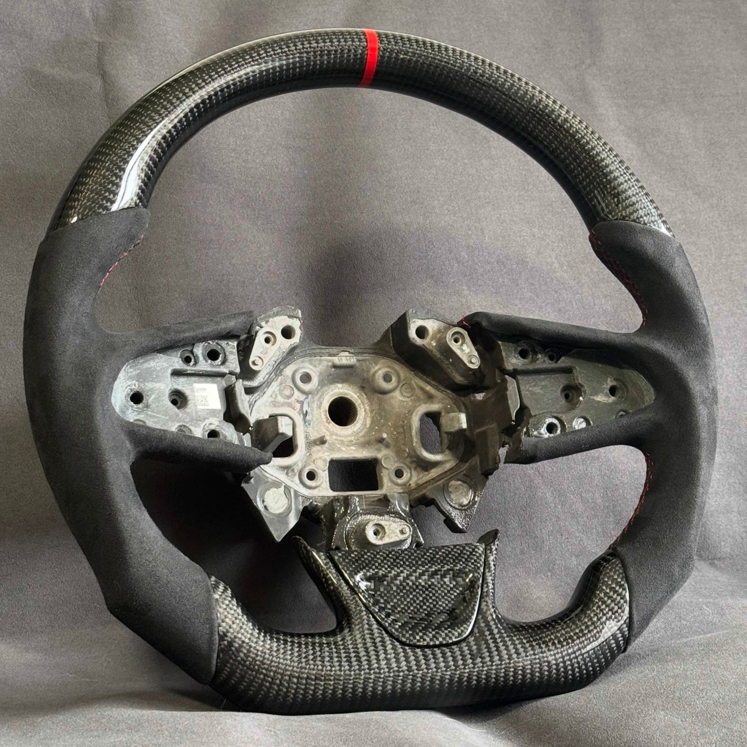 Volant Renault Megane 4 RS carbone et alcantara - surpiqûres rouges et centreur rouge