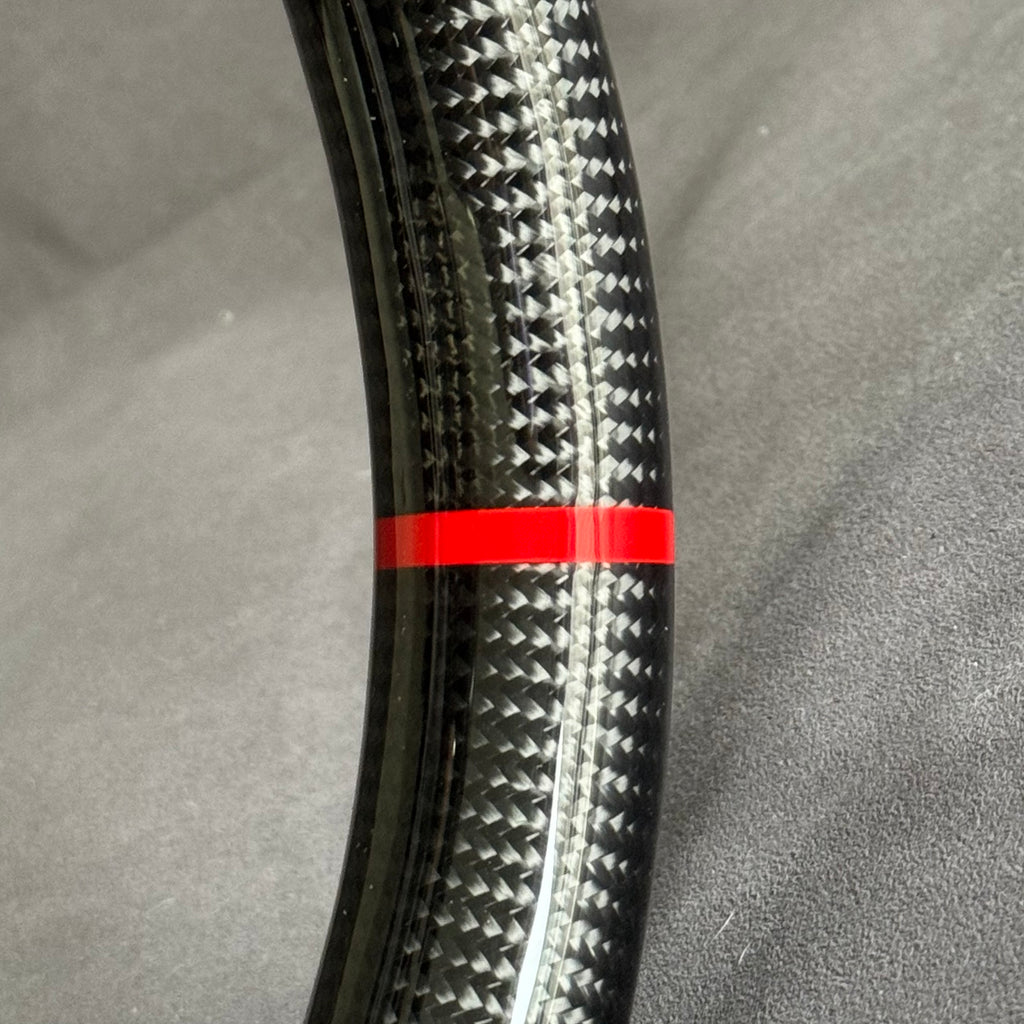 Volant Renault Megane 4 RS carbone et alcantara - surpiqûres rouges et centreur rouge