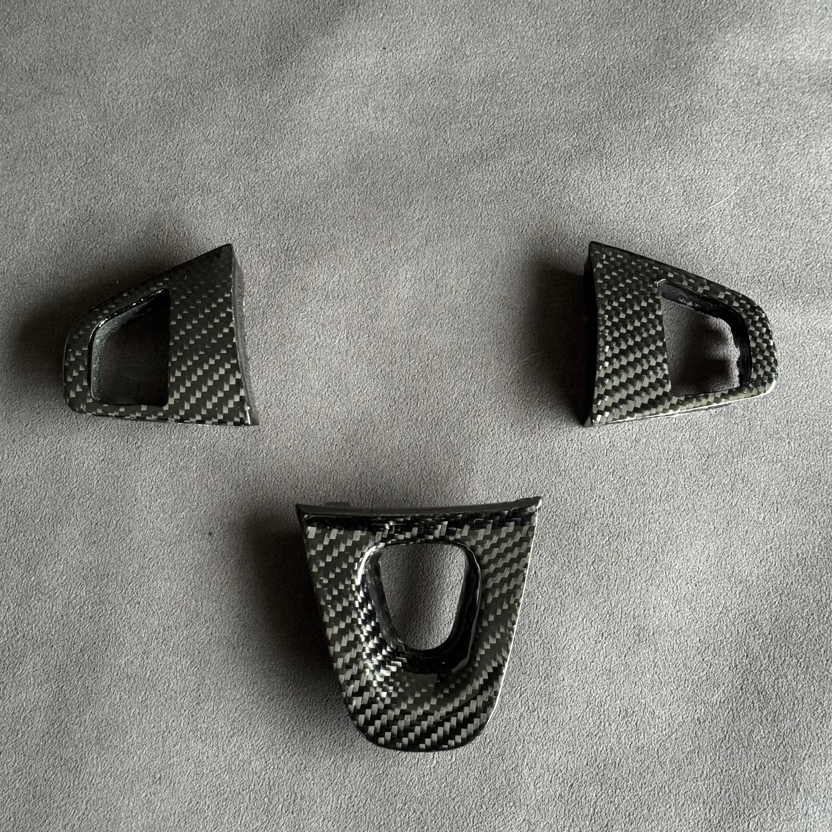 Inserts de volants carbone Megane 3 RS