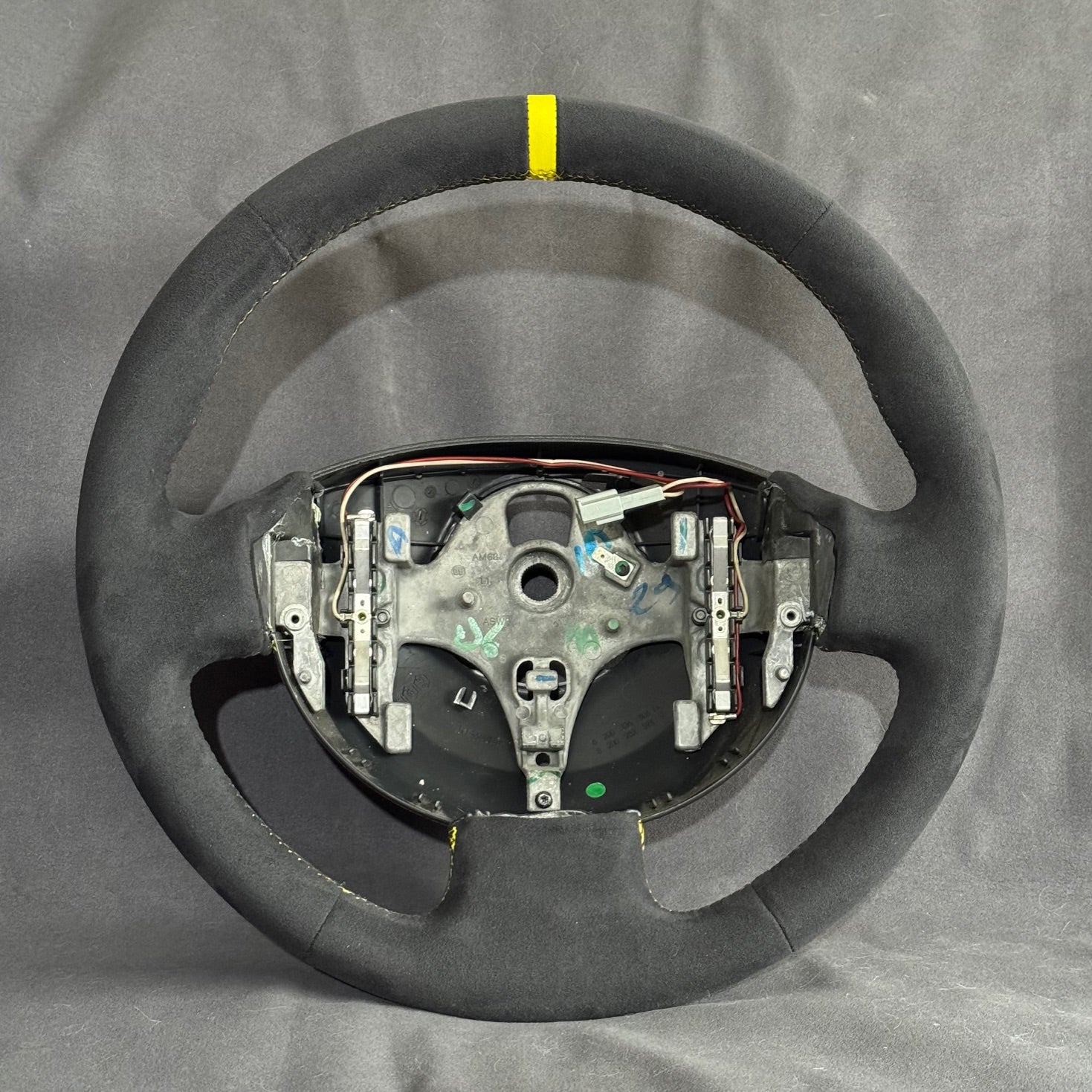 Volant alcantara Megane 2 RS - centreur & surpiqûres jaunes STL Performance