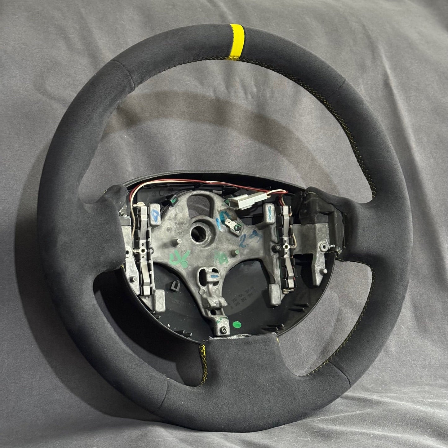 Volant alcantara Megane 2 RS - centreur & surpiqûres jaunes STL Performance