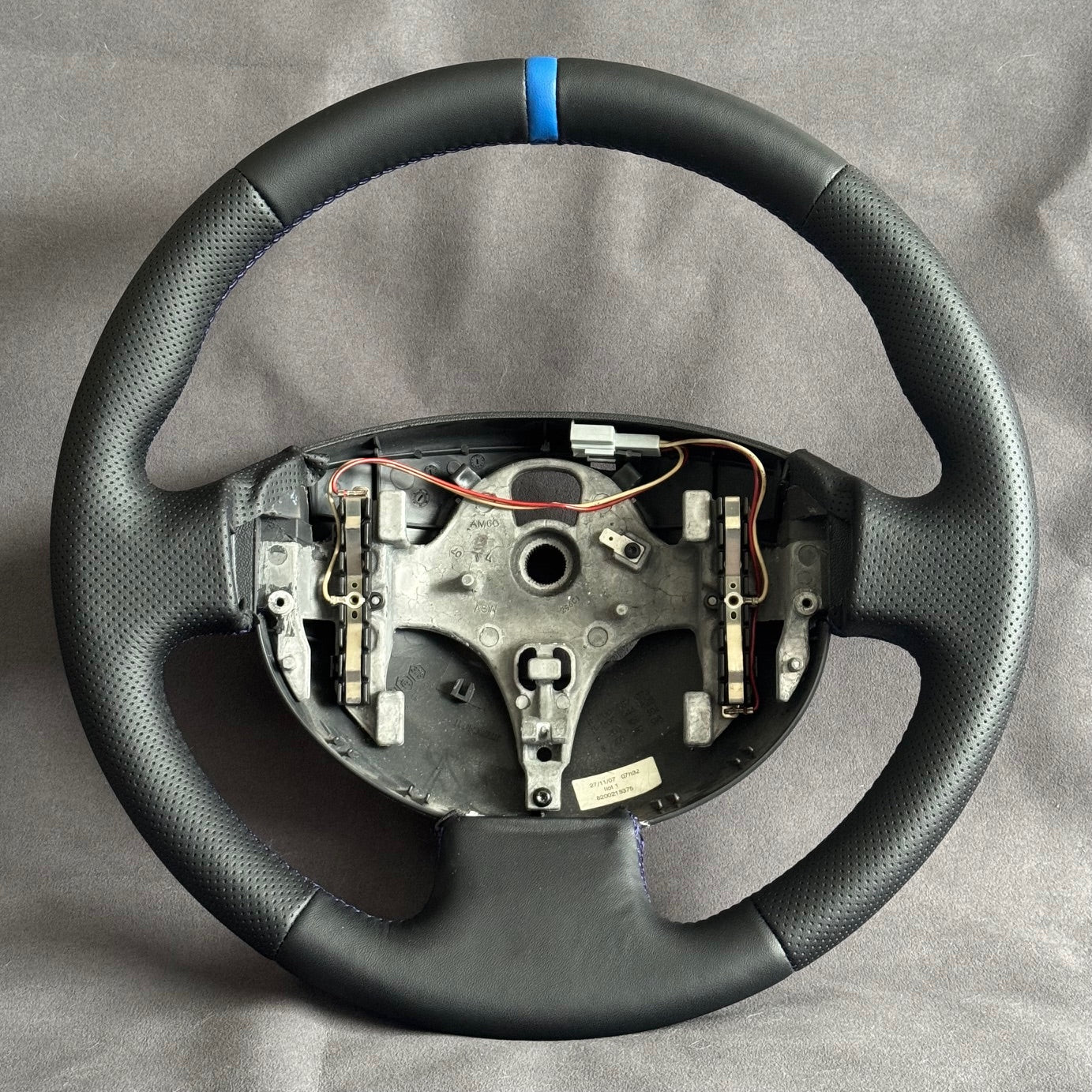 Volant cuir Megane 2 RS - centreur et surpiqûres bleus STL Performance