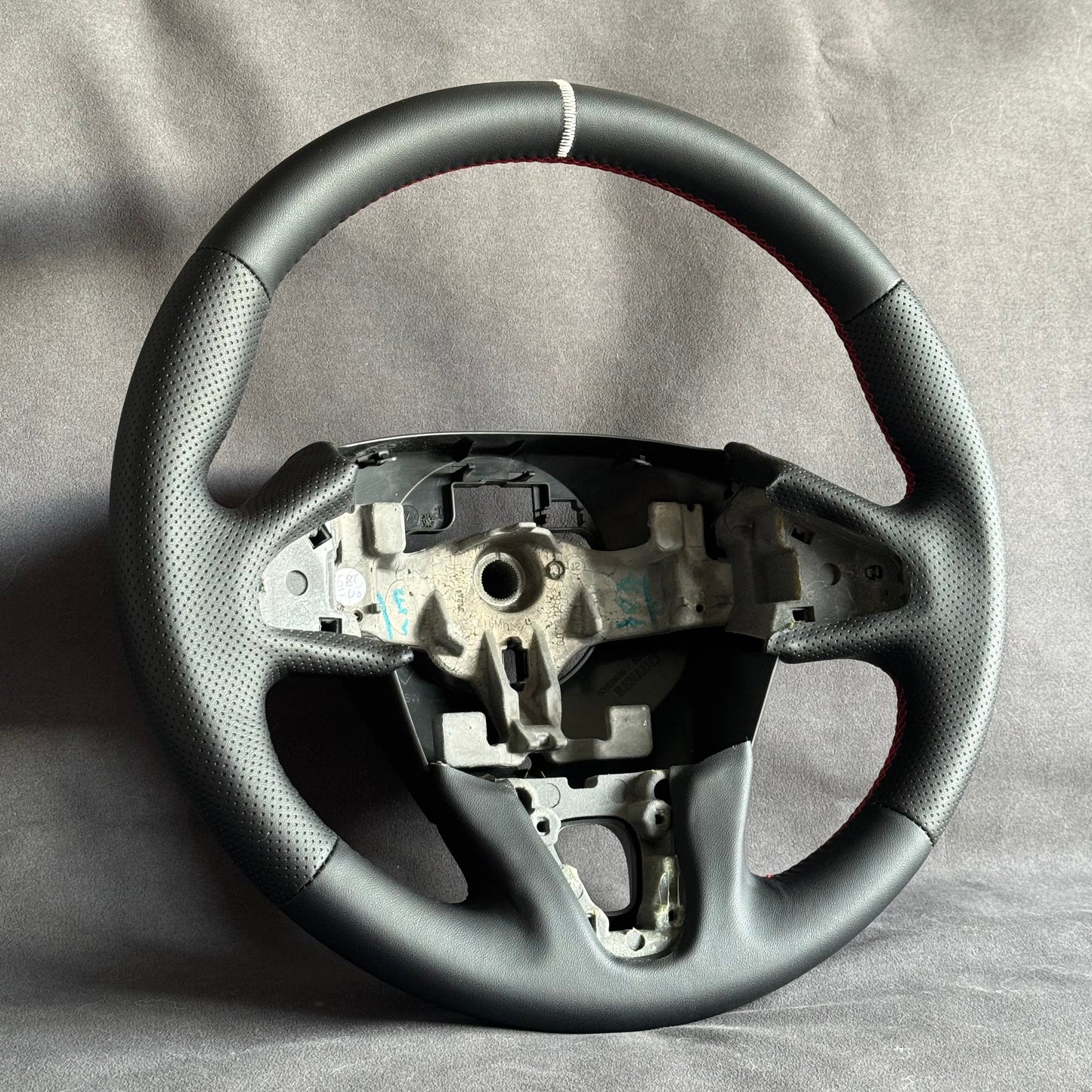 Volant cuir Megane 3 RS - type origine STL Performance
