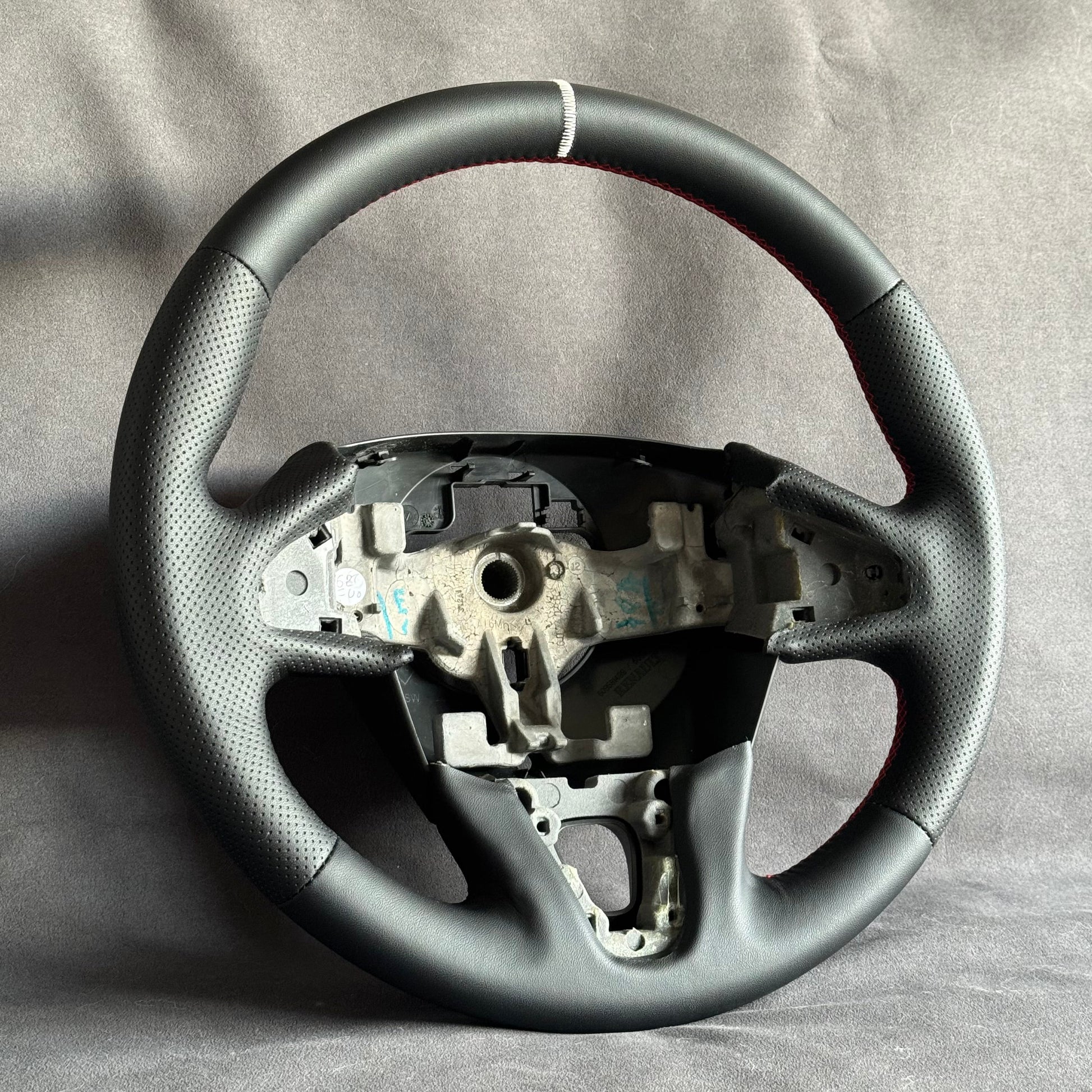 Volant cuir Megane 3 RS - type origine STL Performance