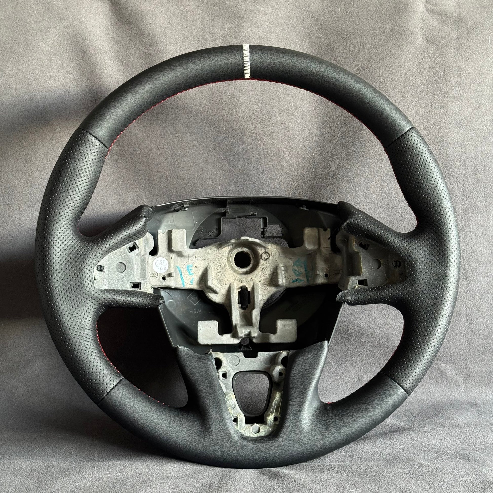 Volant cuir Megane 3 RS - type origine STL Performance