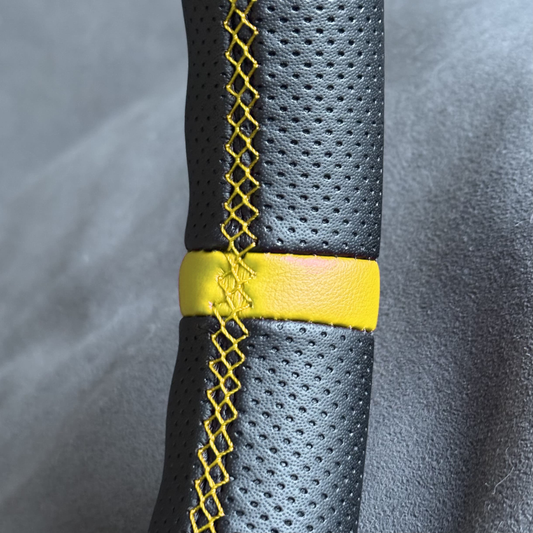 Volant cuir & alcantara Megane 2 RS - centreur & surpiqûres jaunes STL Performance