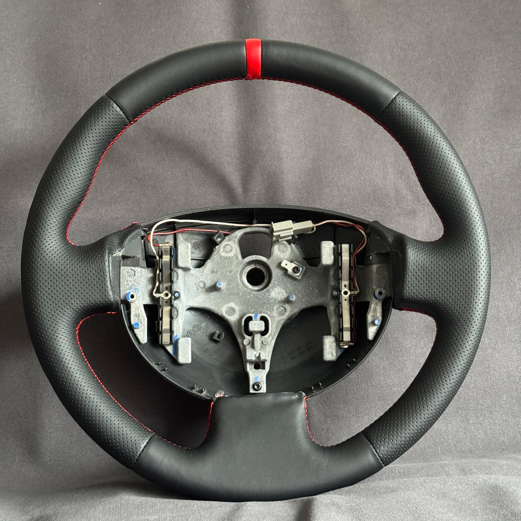 Volant Renault Megane 2 RS cuir et cuir perforé - surpiqûres rouges et centreur rouge