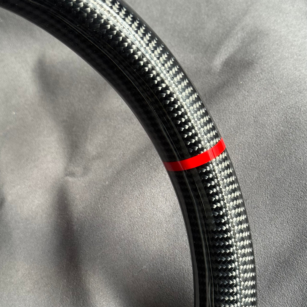 Volant Renault Megane 3 RS carbone et alcantara - surpiqûres rouges et centreur rouge